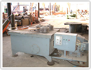 本廠(chǎng)研發(fā)法蘭成型機